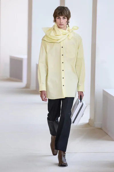 Look 11
